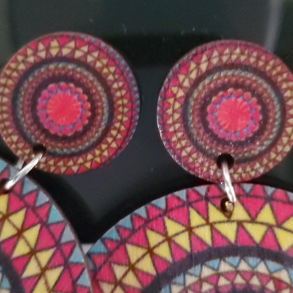 🆕️  Natural Wood Circle Dangle Earrings - Picture 3 of 5